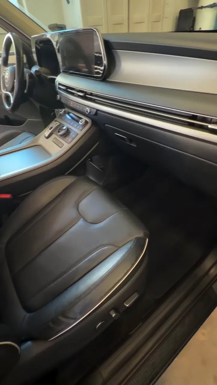 Palisade front seat and dashboard after a detail